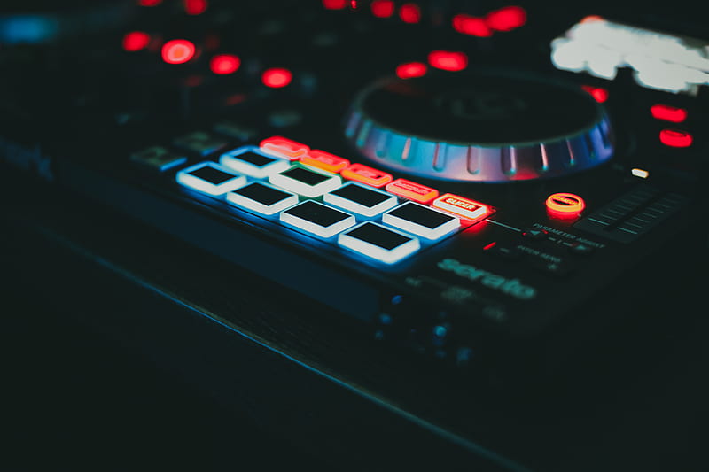 آموزش حضوری دی جی